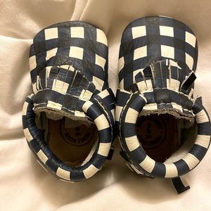 Freshly Picked navy plaid baby booties Sz 2